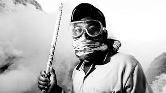 迷雾中的硫磺宝藏 伊真火山矿区，危险与瑰丽的生死边界